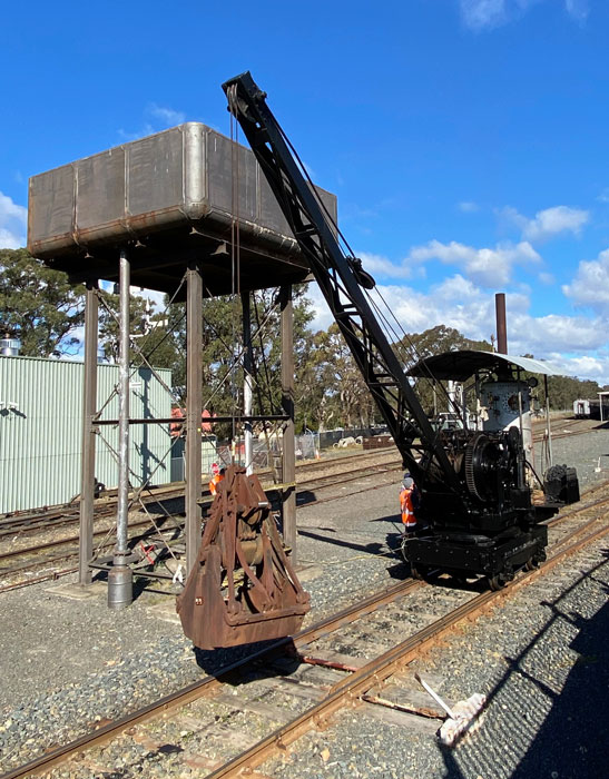 A crane on the tracks

Description automatically generated