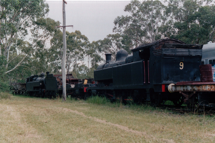 A train on the railway tracks

Description automatically generated with low confidence