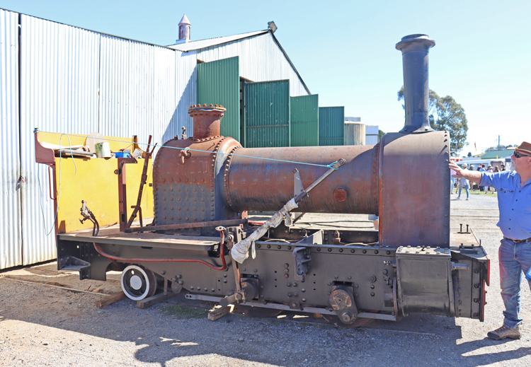 A picture containing sky, outdoor, train, locomotive

Description automatically generated